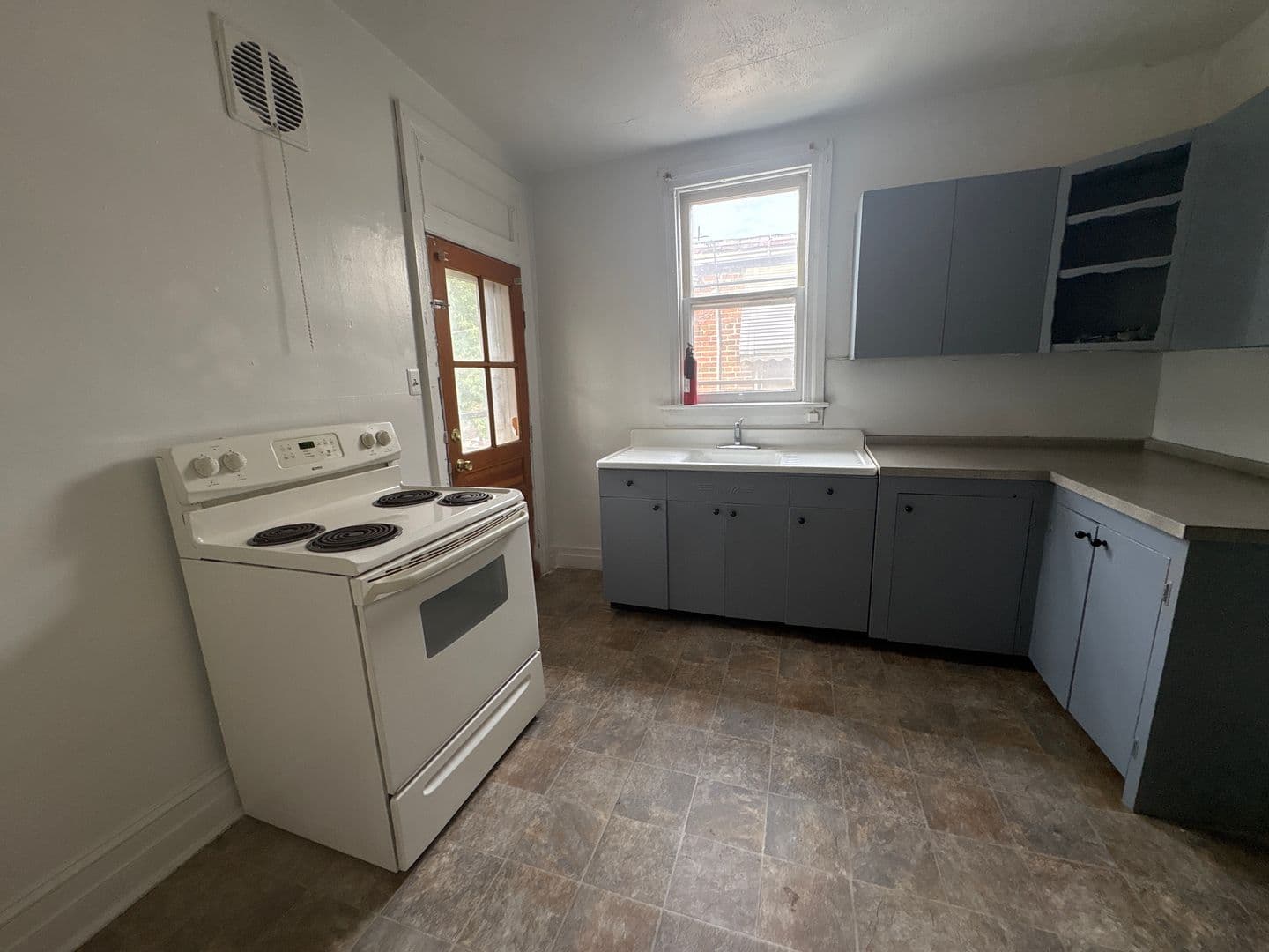 York House: 232 E Cottage Place Apt 2,