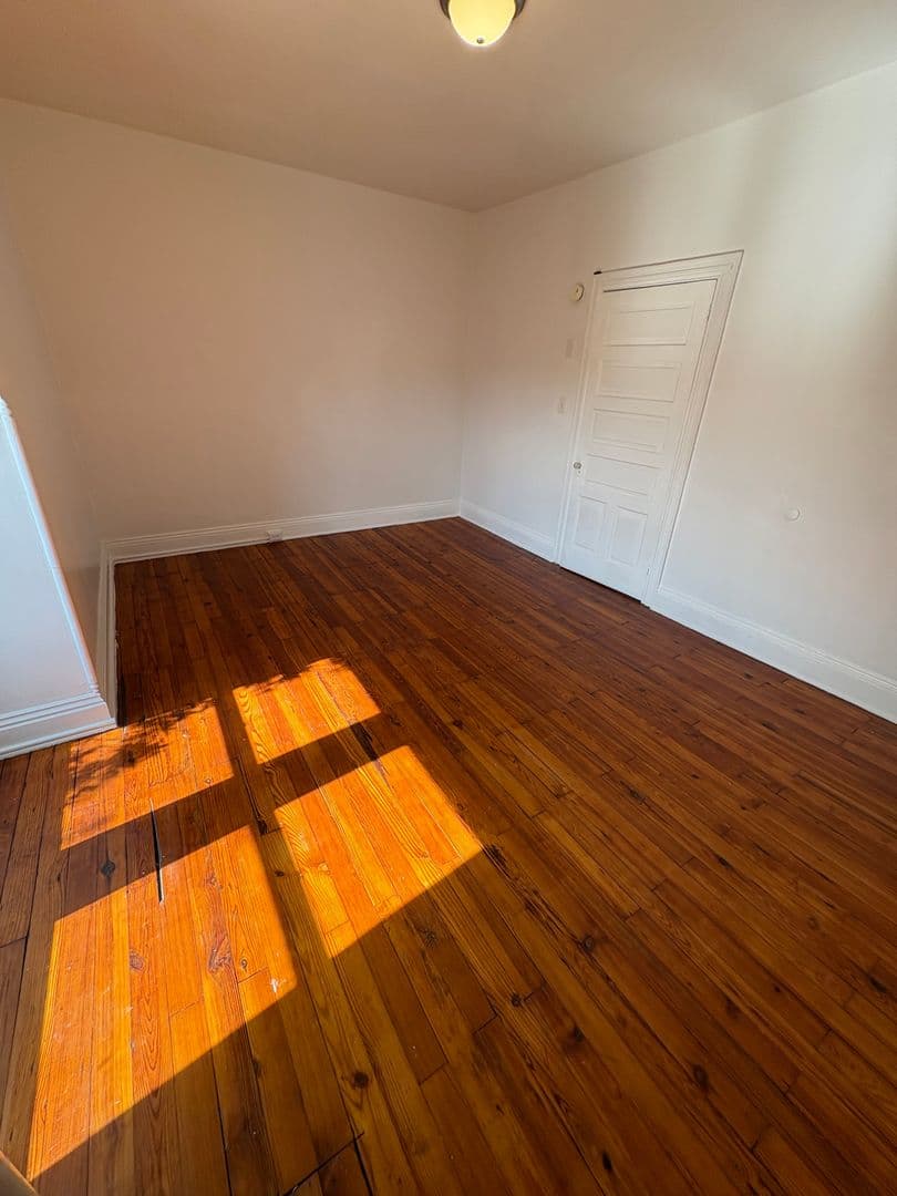 York House: 609 Wallace St Apt 2