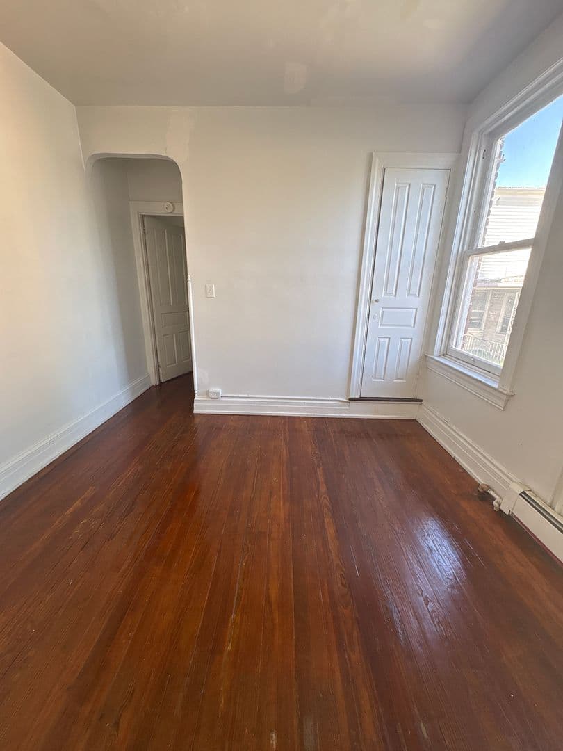 York House: 419 Lindberg Ave