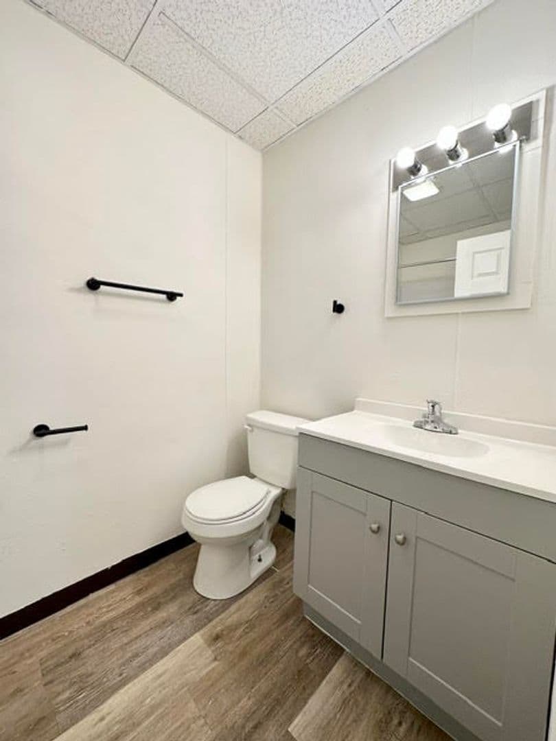York House: 241 N. Newberry St., Unit 2