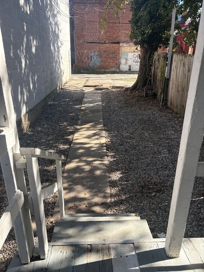 York House: 419 Lindberg Ave