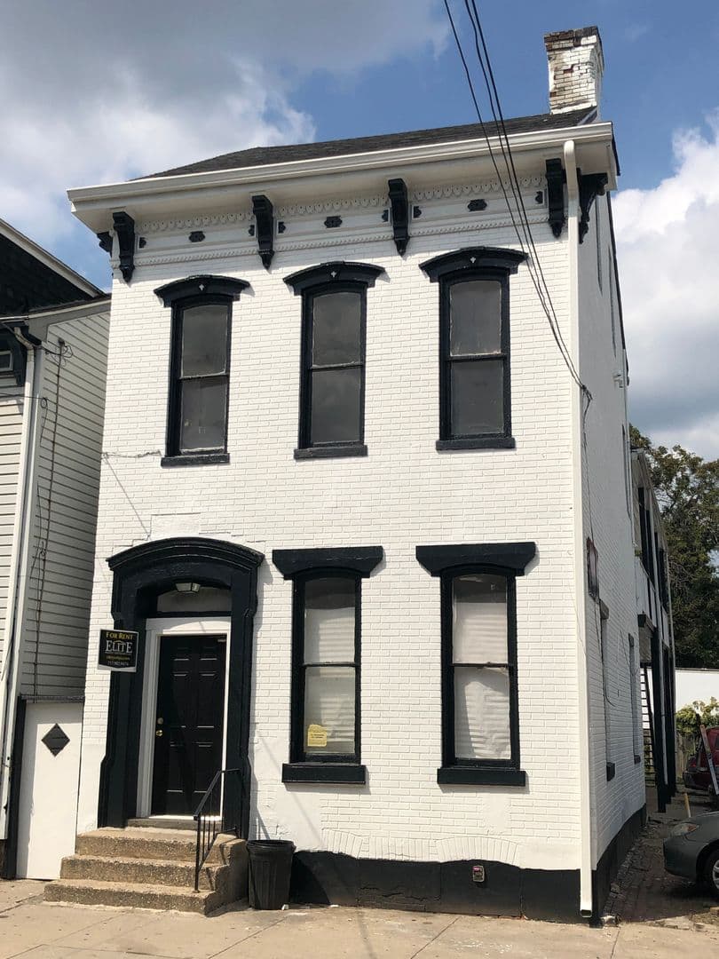 York House: 233 E Philadelphia St Apt 2,