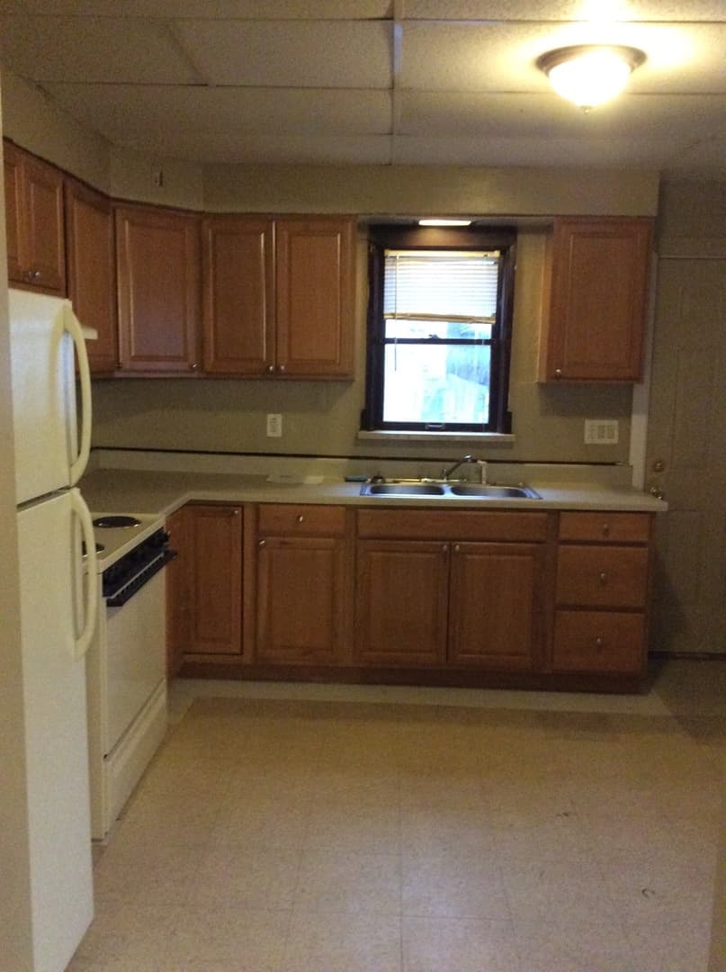 York House: 729 W Poplar St Apt 1