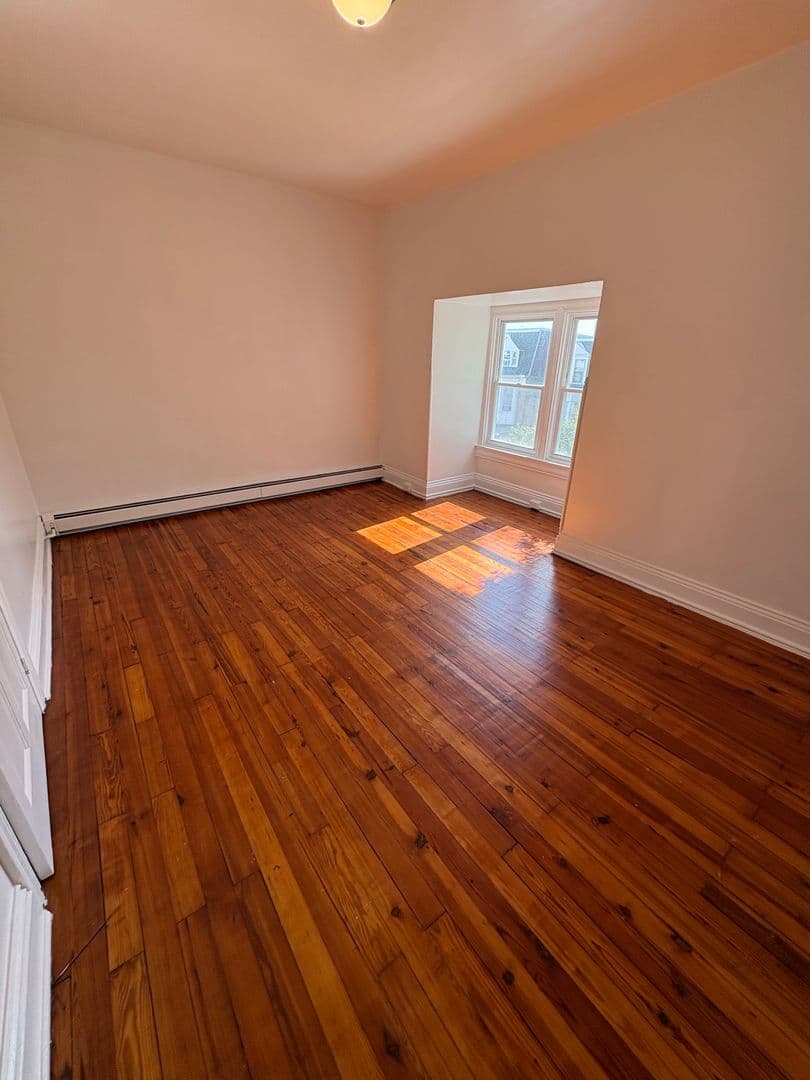 York House: 609 Wallace St Apt 2