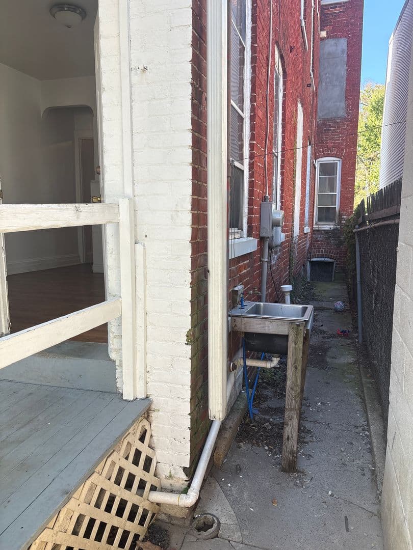 York House: 419 Lindberg Ave