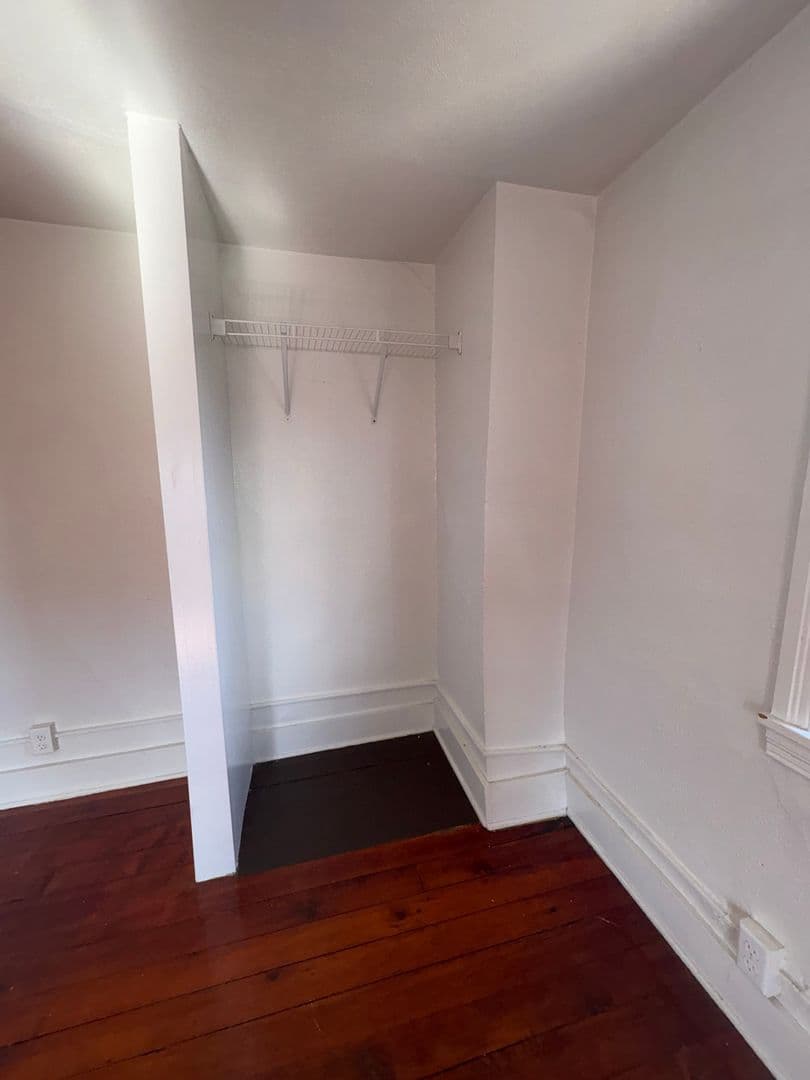 York House: 719 E Prospect St,