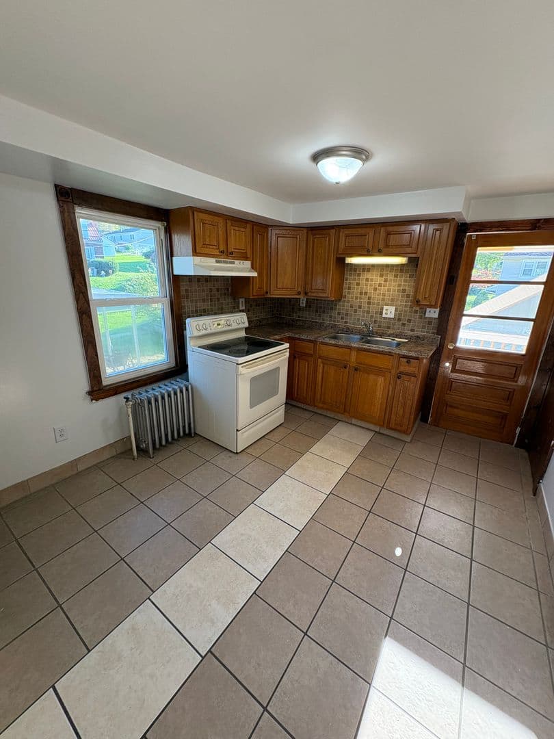 South Williamsport House: 362 Fisher St Unit 2R