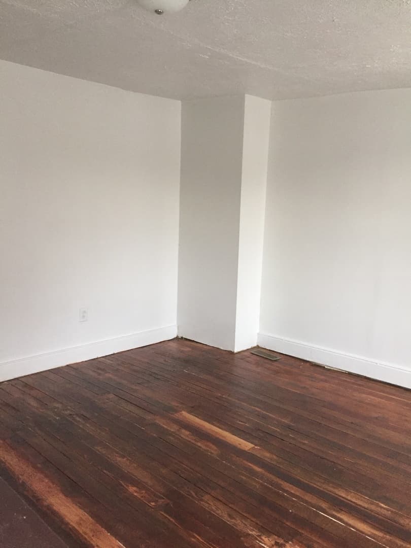York House: 458 S Pershing Ave,