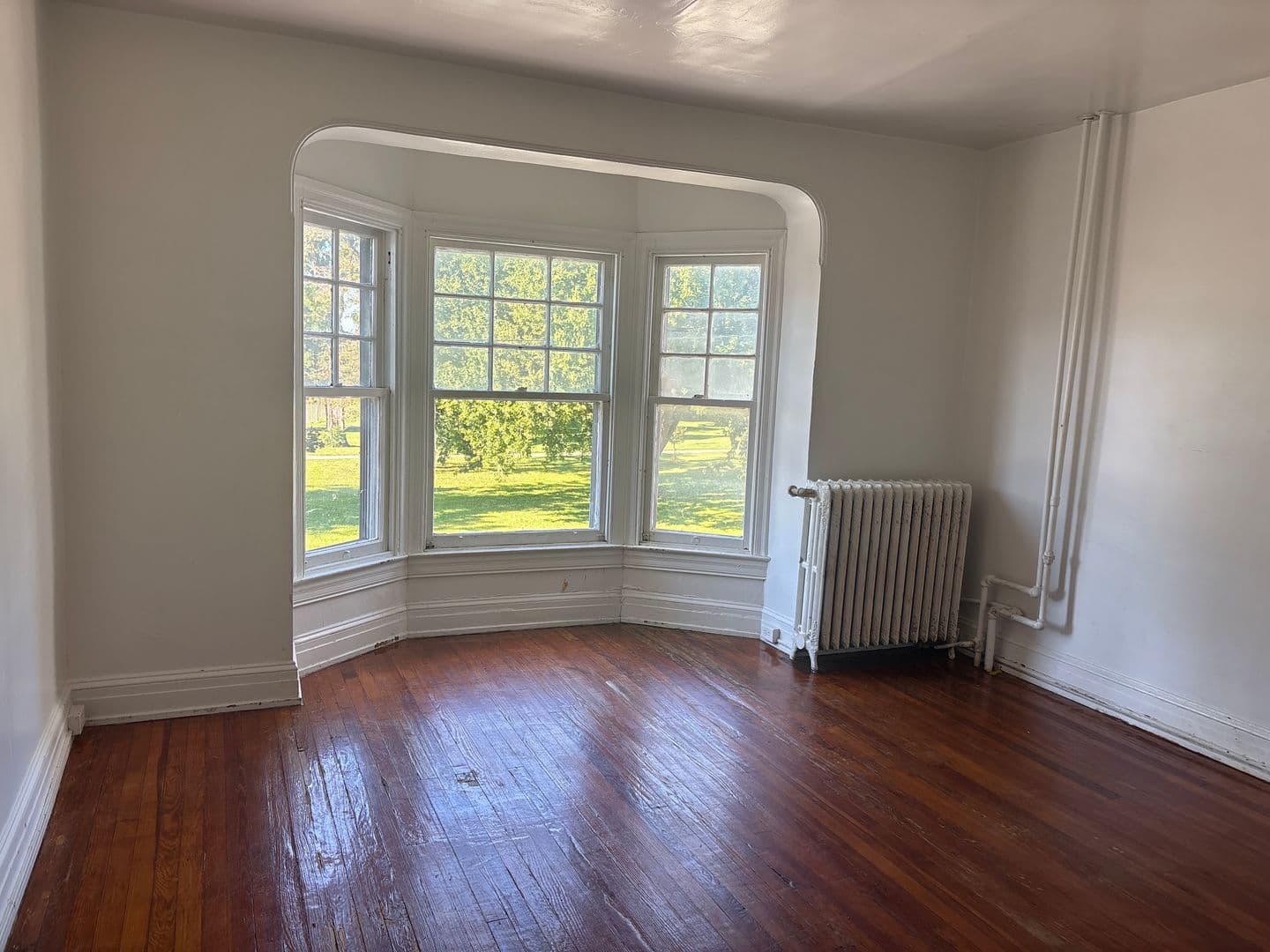 York House: 419 Lindberg Ave
