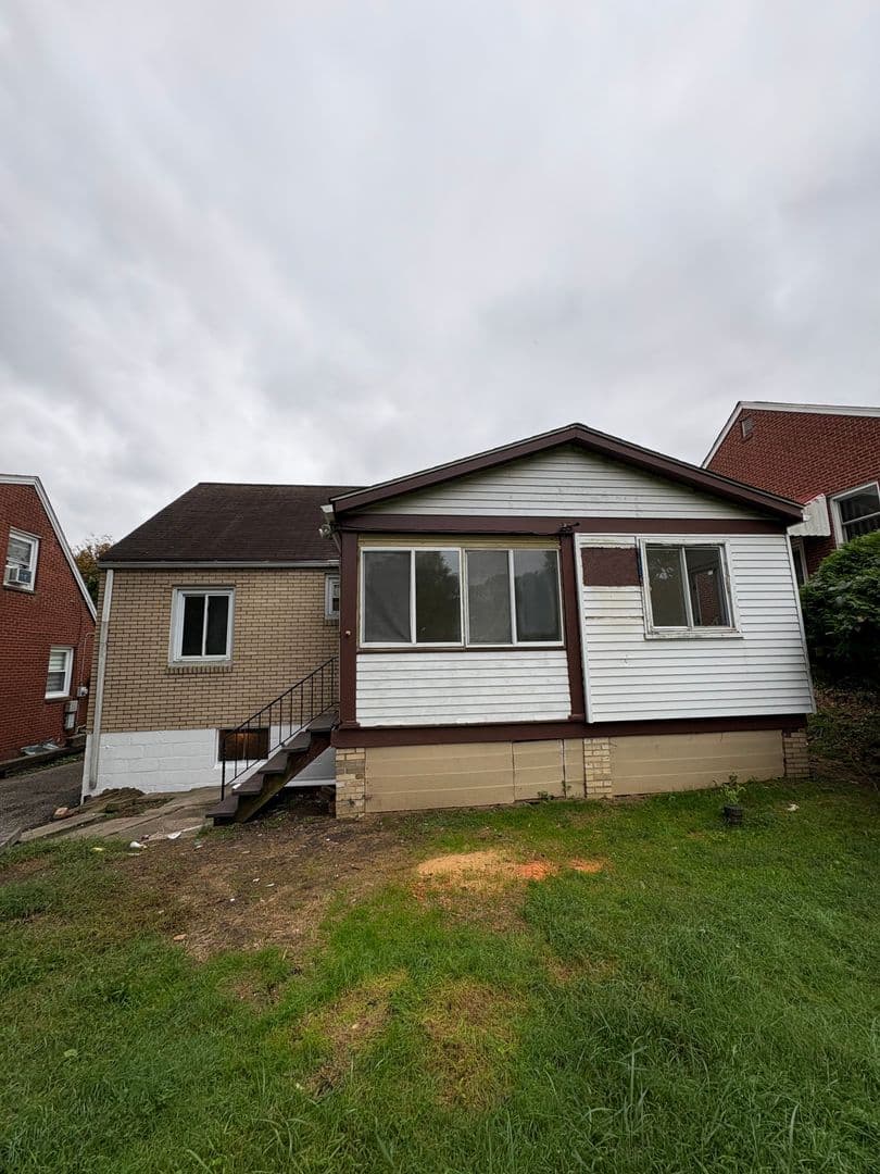 Clairton House: 1304 Decker St