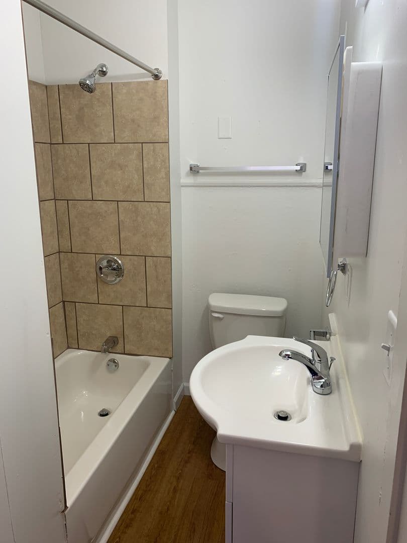 York House: 705 E Prospect St Apt 1