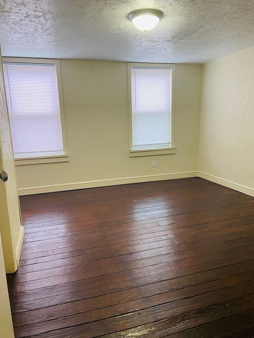 York House: 358 W Gas Ave