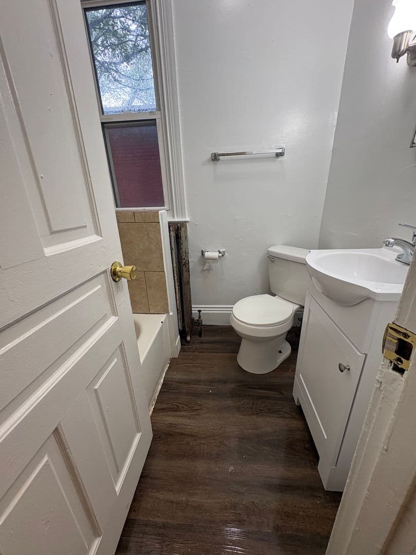 York House: 618 W Princess St,