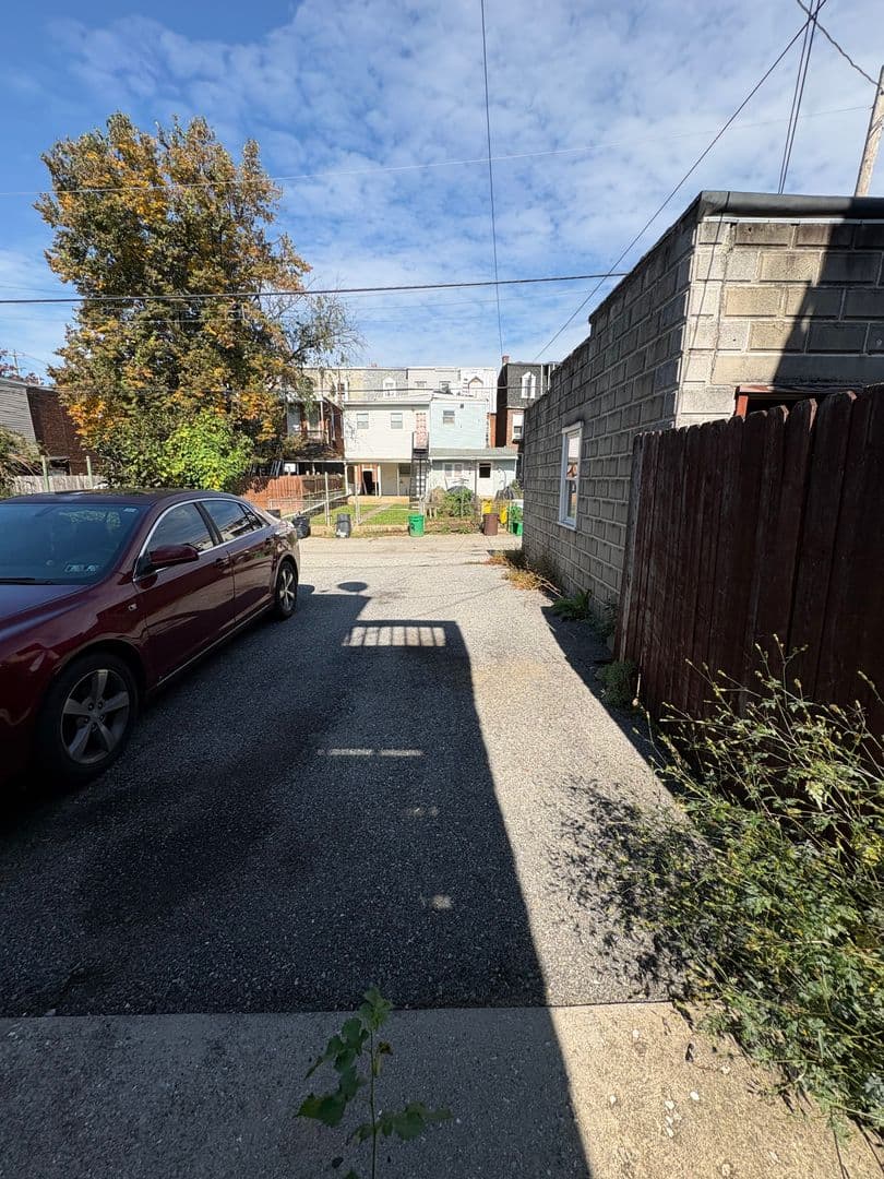 York House: 609 Wallace St Apt 2