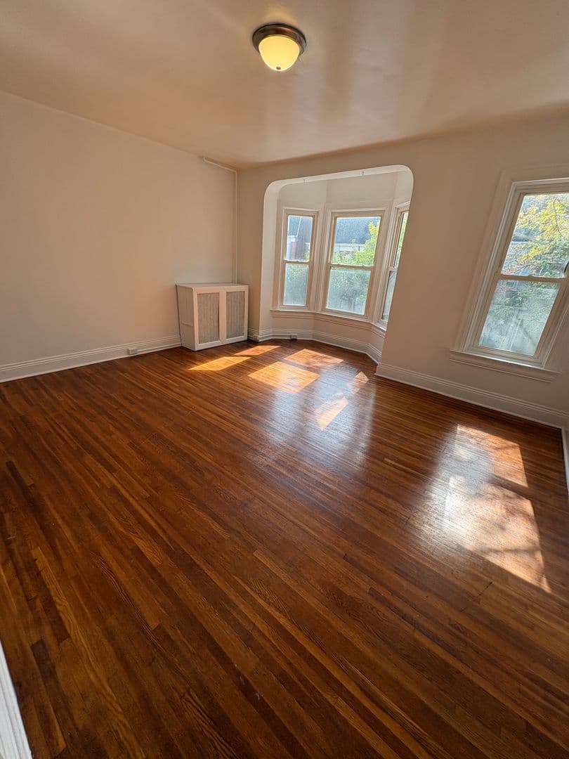 York House: 609 Wallace St Apt 2