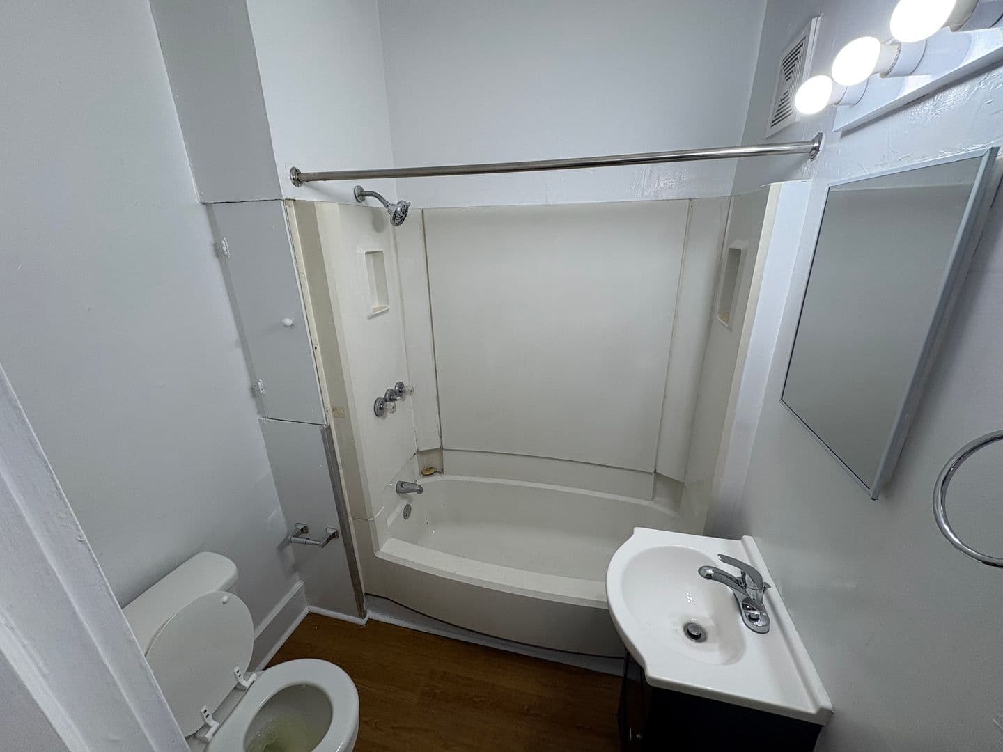 York House: 315 Carlisle Ave Apt 1,
