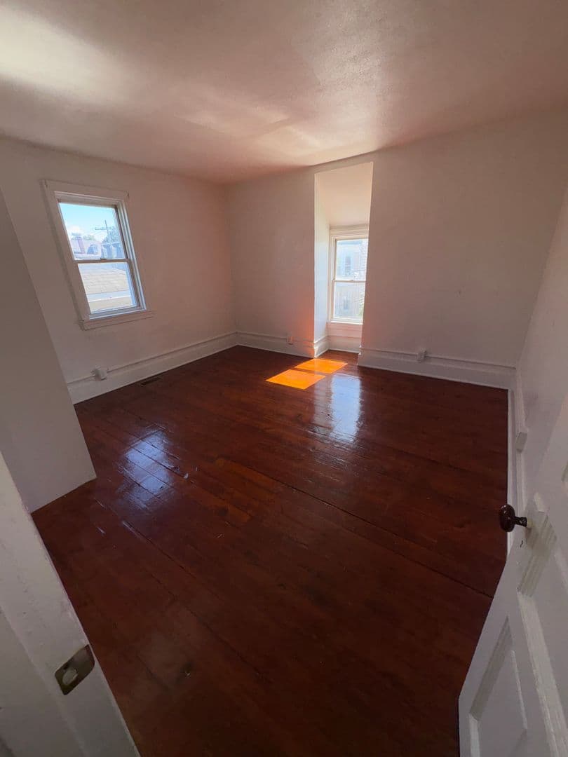 York House: 719 E Prospect St,