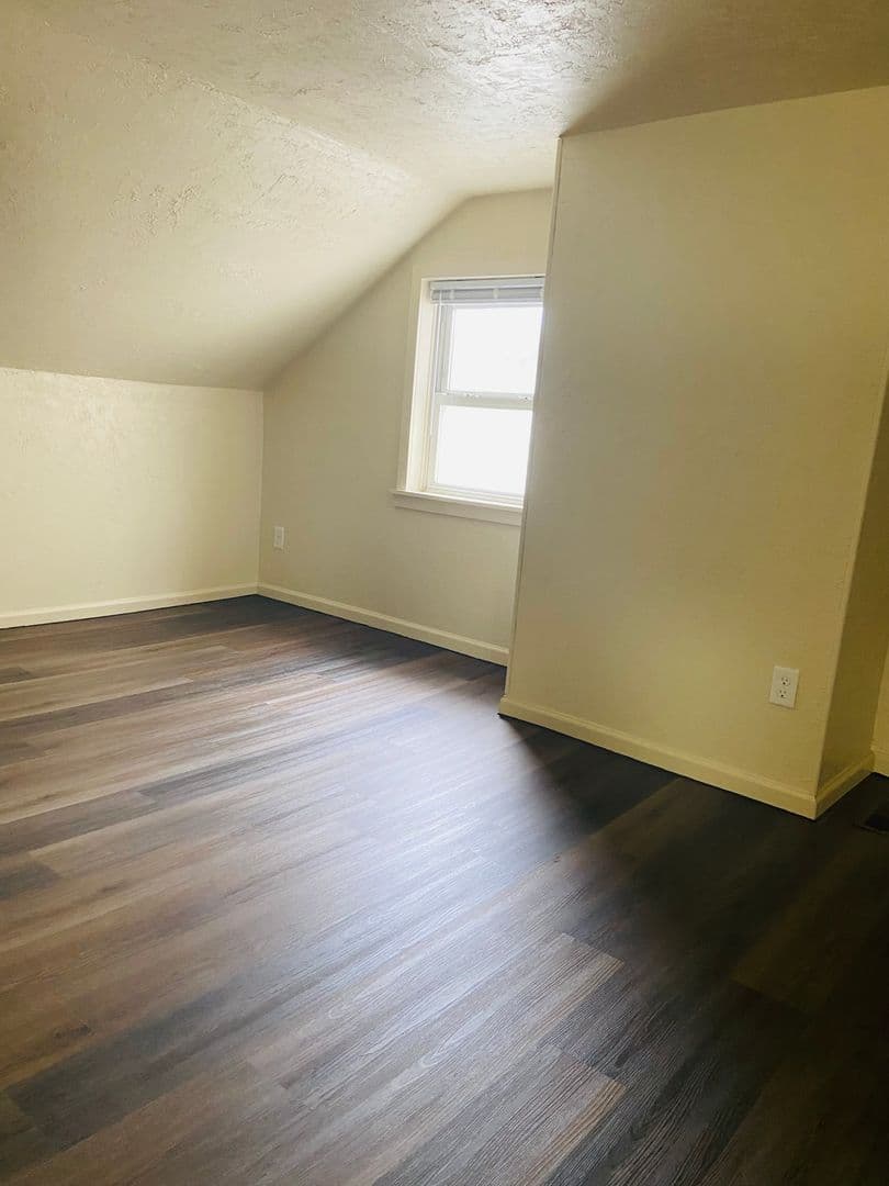 York House: 358 W Gas Ave