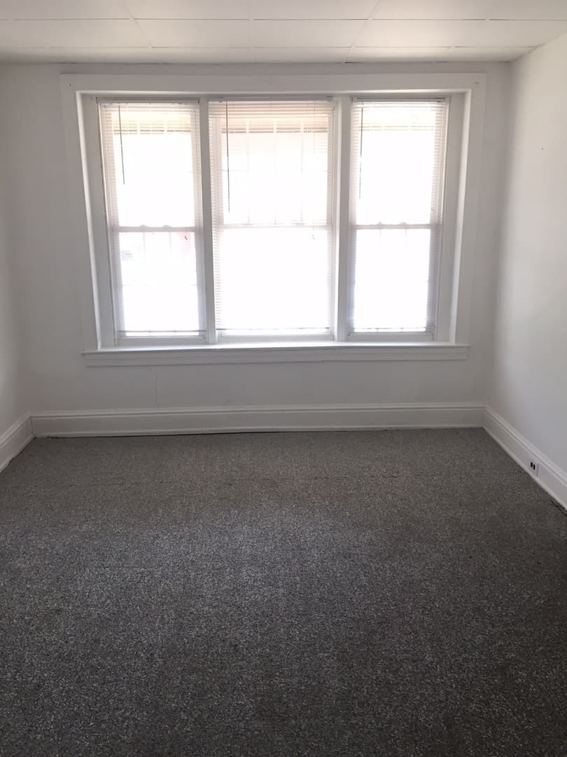 York House: 702 Roosevelt Ave Apt 1