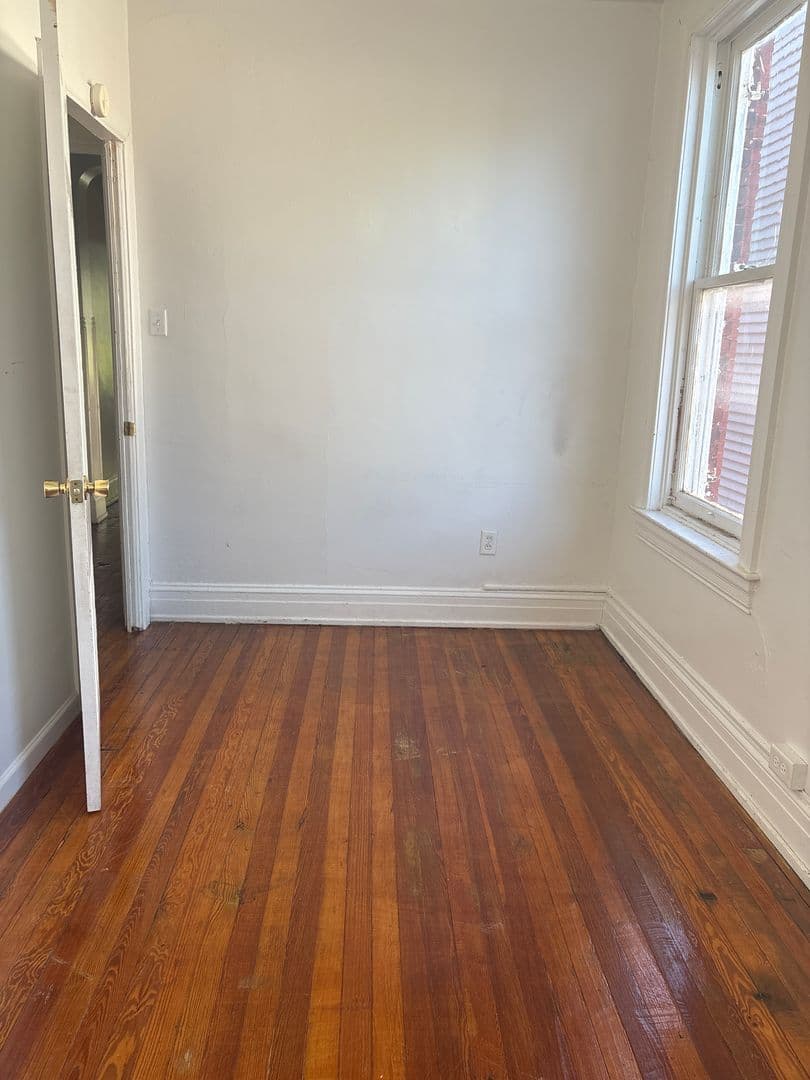 York House: 419 Lindberg Ave