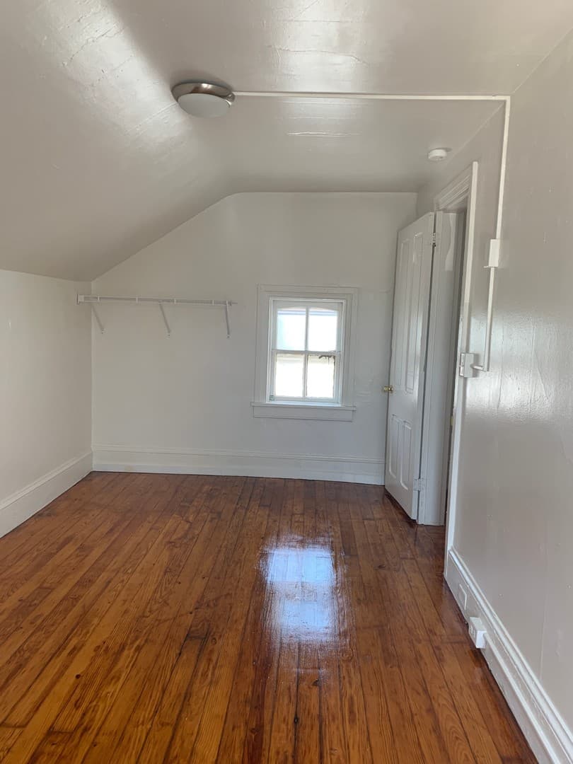 York House: 233 E Philadelphia St Apt 2,