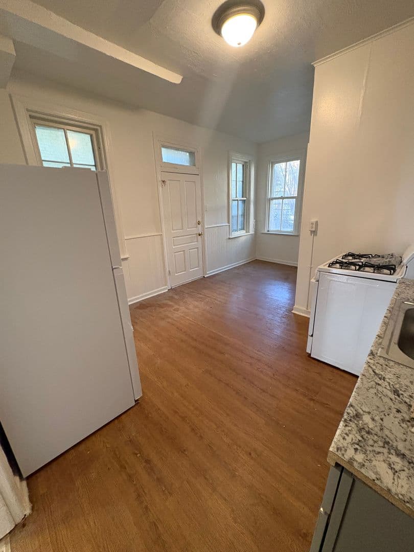 York House: 527 E Philadelphia St Apt 1