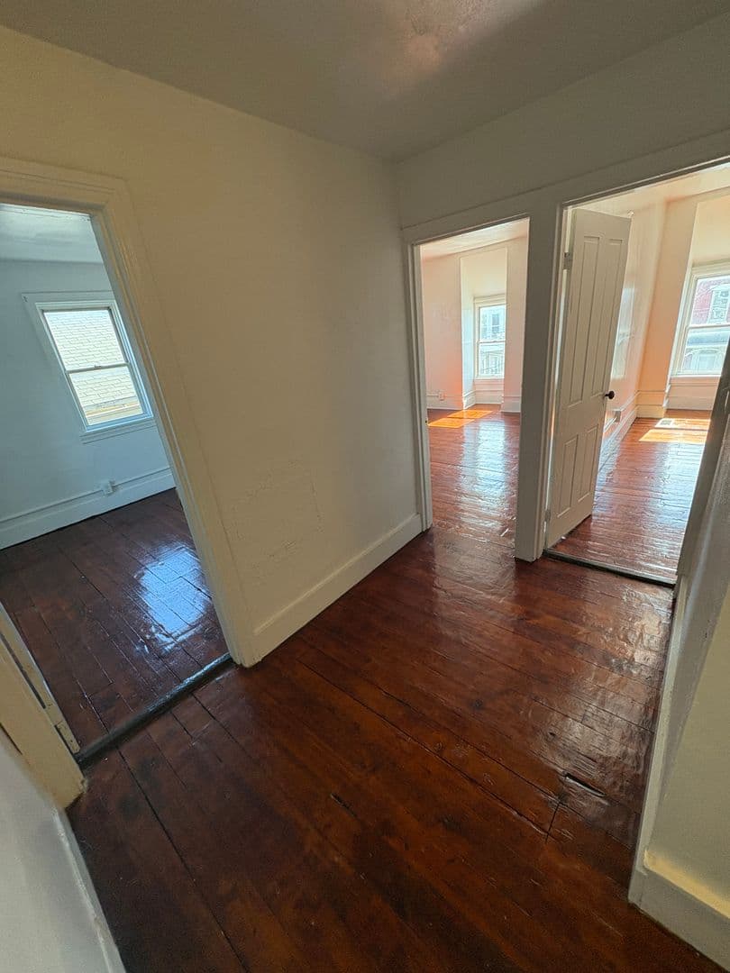York House: 719 E Prospect St,