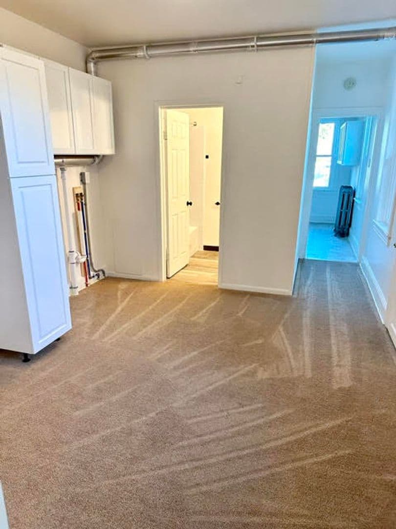 York House: 241 N. Newberry St., Unit 2