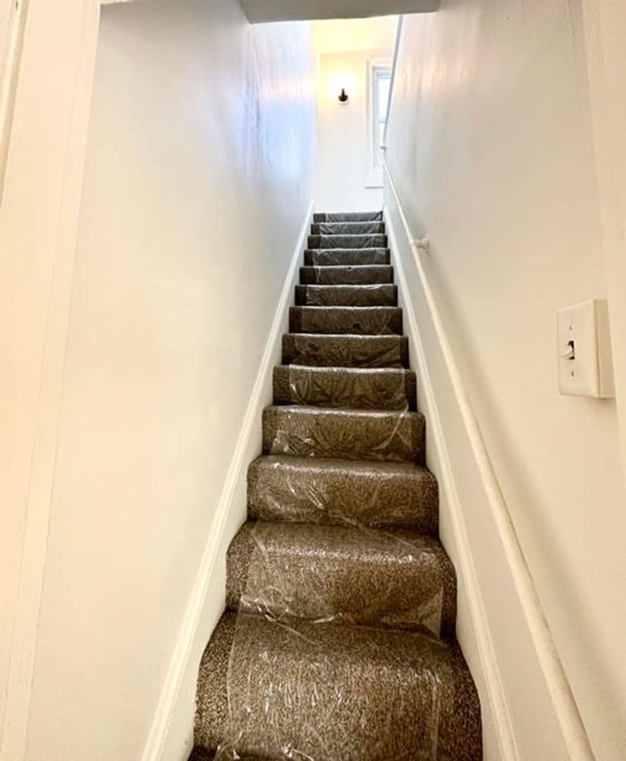 York House: 241 N. Newberry St., Unit 2