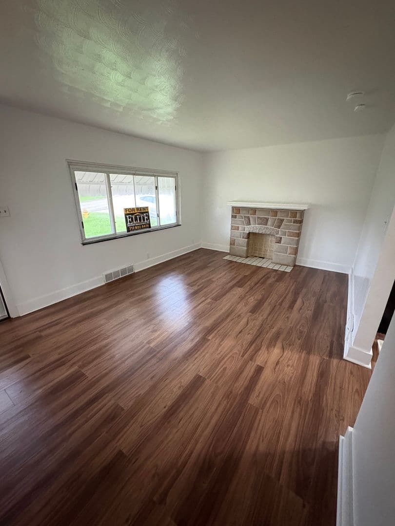 Clairton House: 1304 Decker St