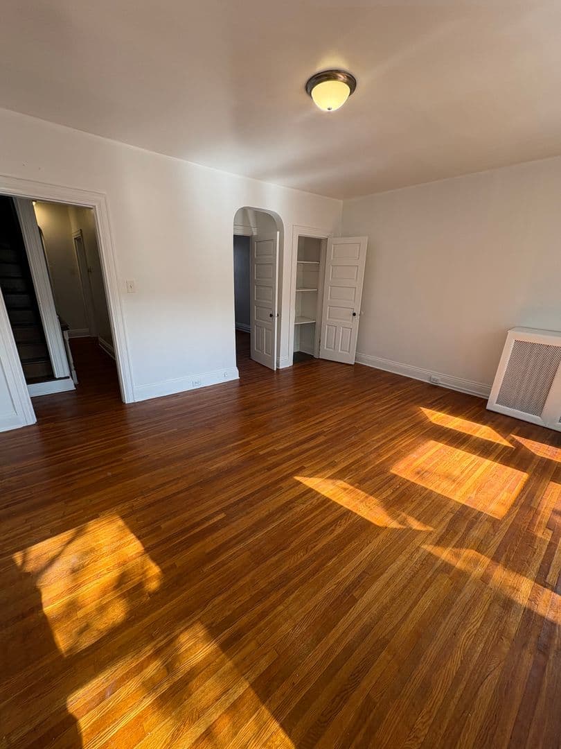 York House: 609 Wallace St Apt 2