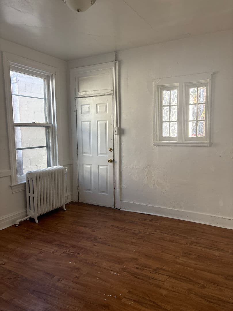 York House: 419 Lindberg Ave