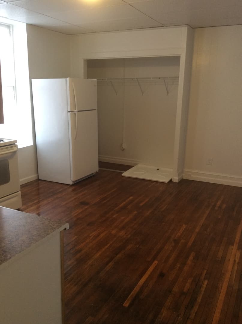 York House: 258 E Philadelphia St Apt 3,