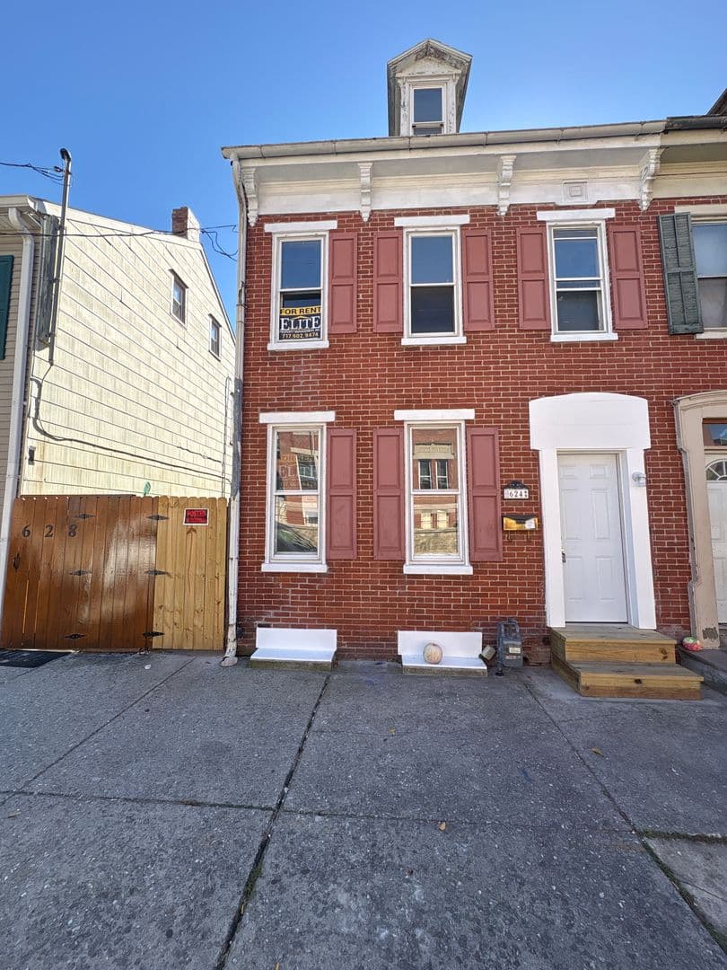 York House: 624 E Philadelphia Street