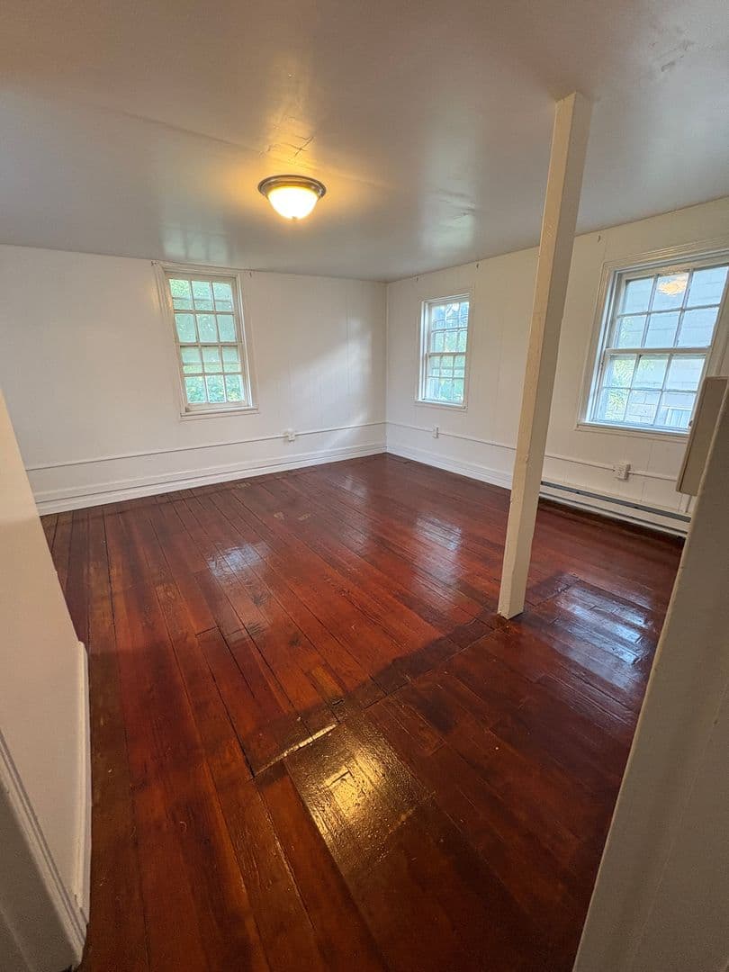 York House: 719 E Prospect St,
