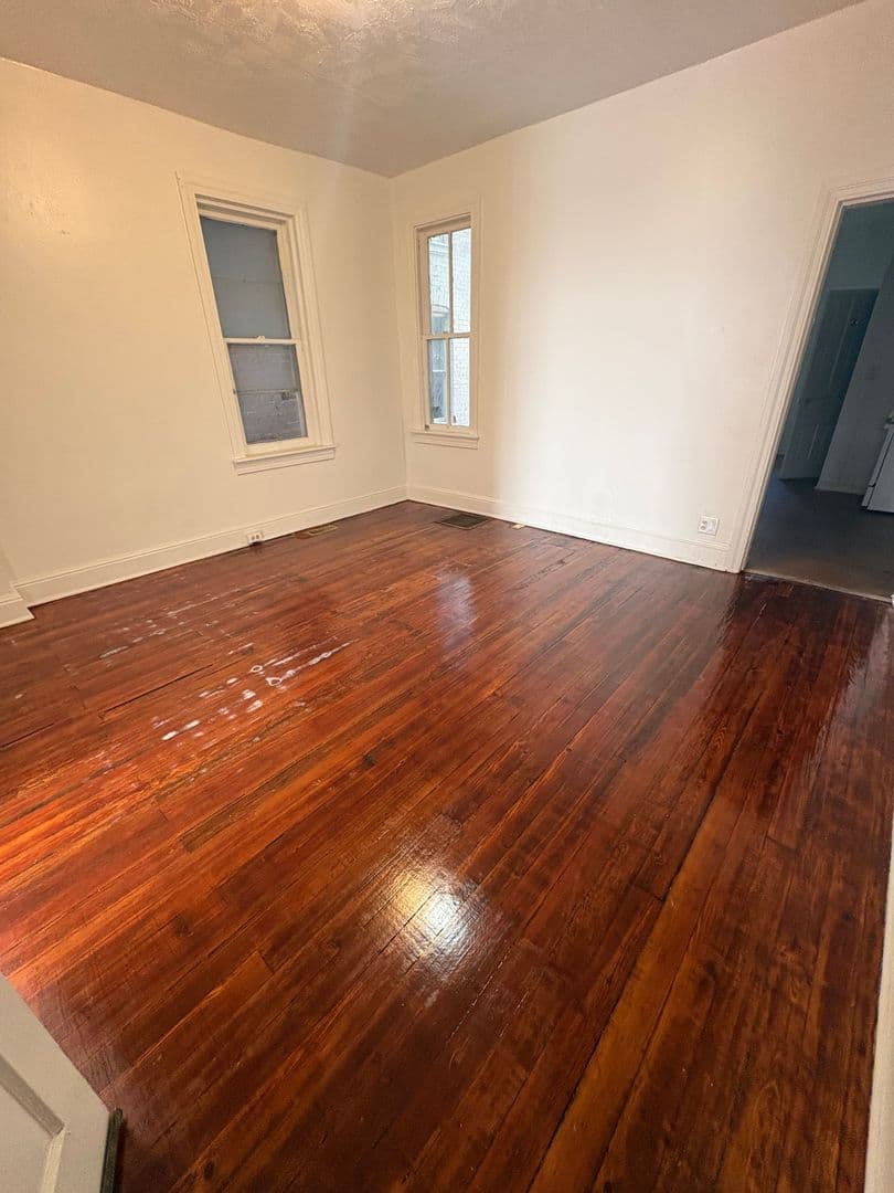 York House: 527 E Philadelphia St Apt 1