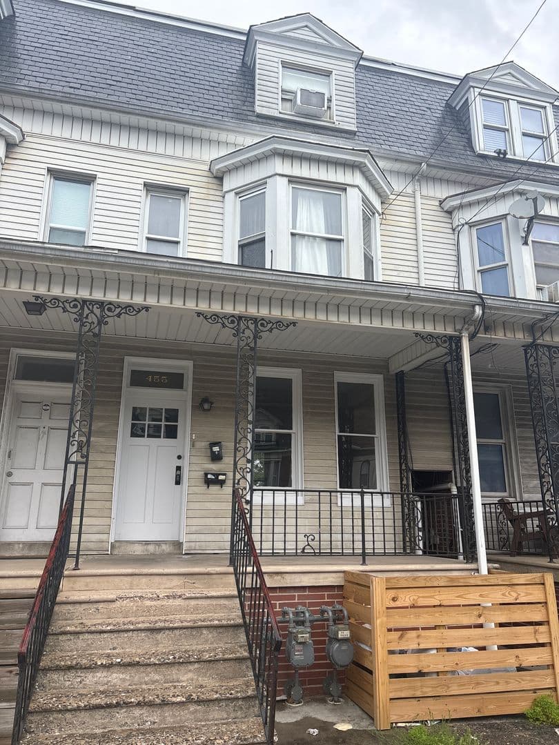 York House: 455 Prospect Street 1st Floor