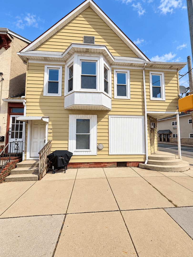 Hanover House: 138 York St