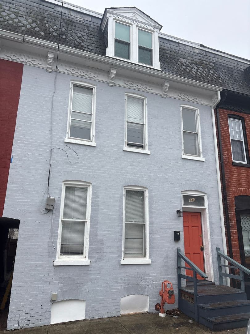 York House: 346 E King St