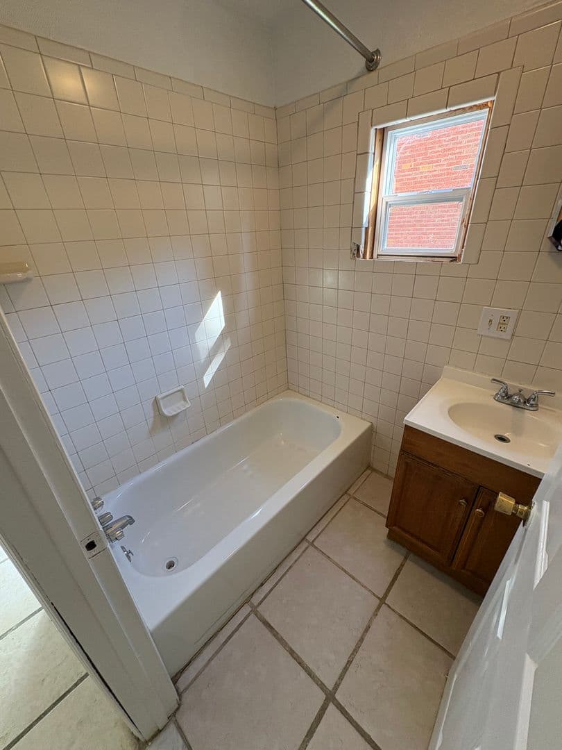 South Williamsport House: 362 Fisher St Unit 1F