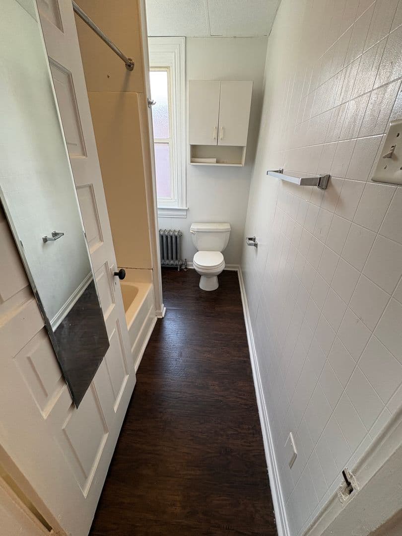 York House: 609 Wallace St Apt 2