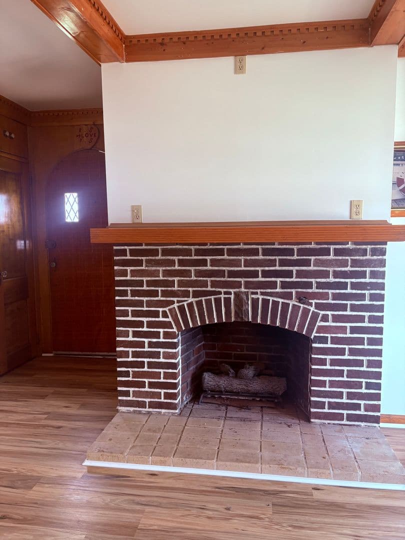 York House: 511 S Yale Street