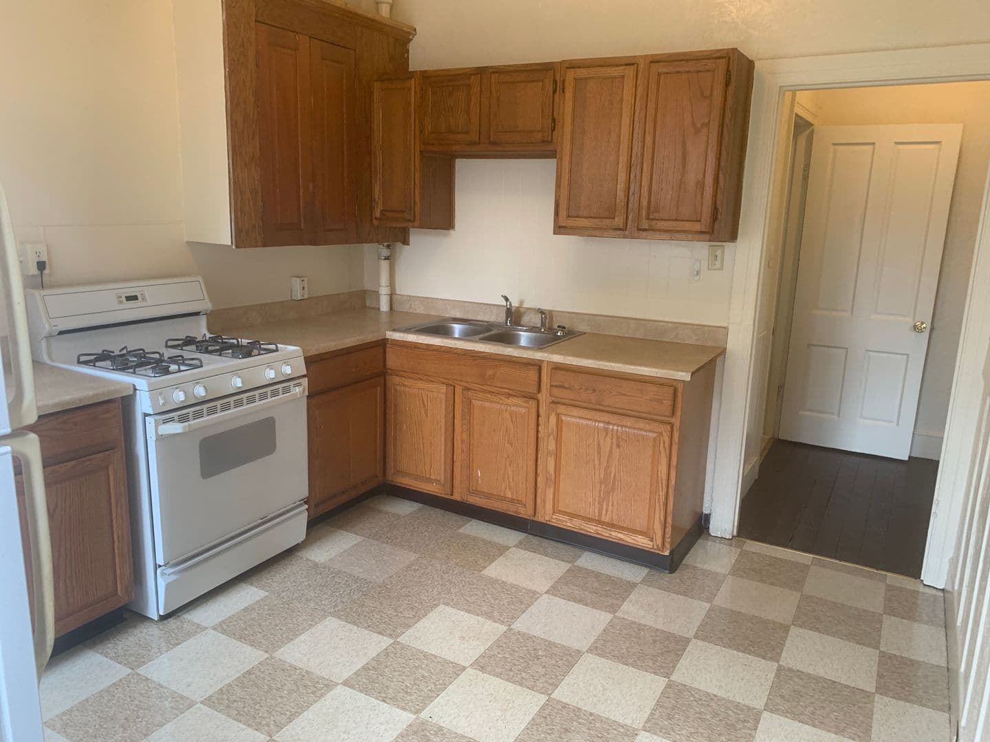 York House: 124 N West St Unit #2