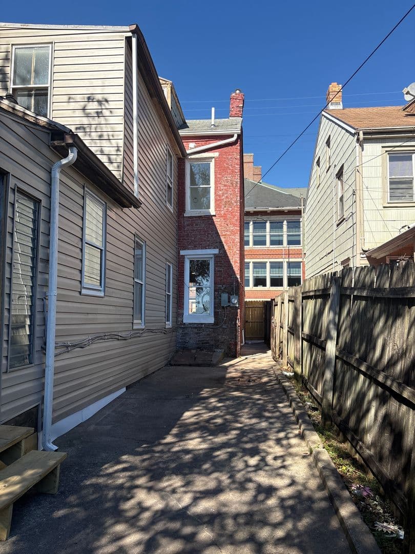 York House: 624 E Philadelphia Street