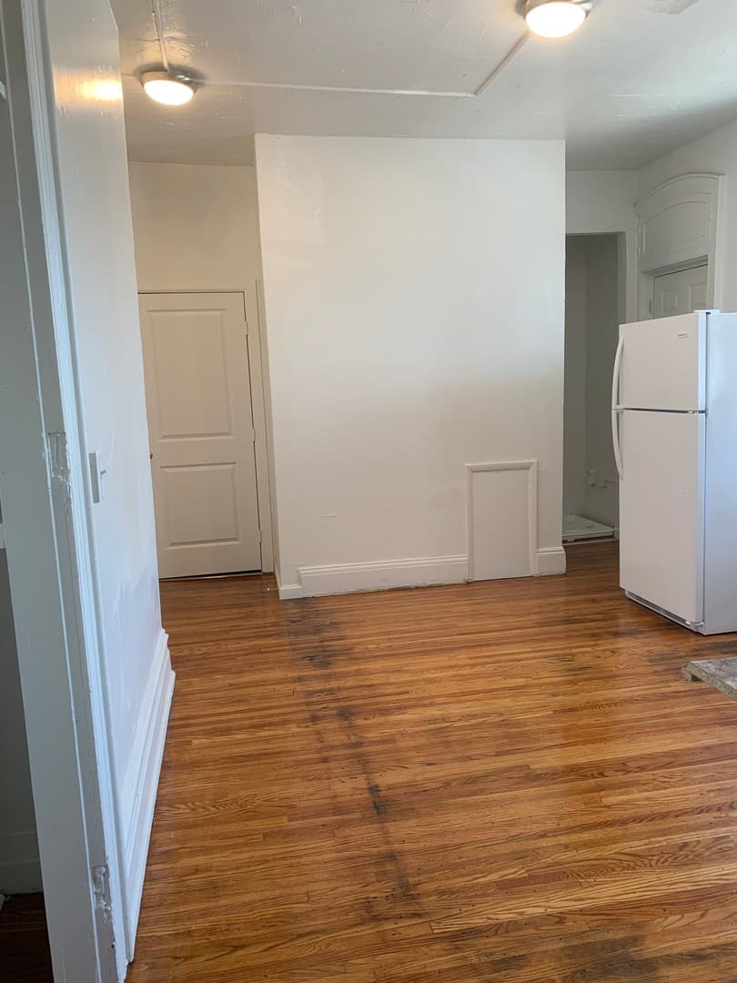 York House: 233 E Philadelphia St Apt 2,