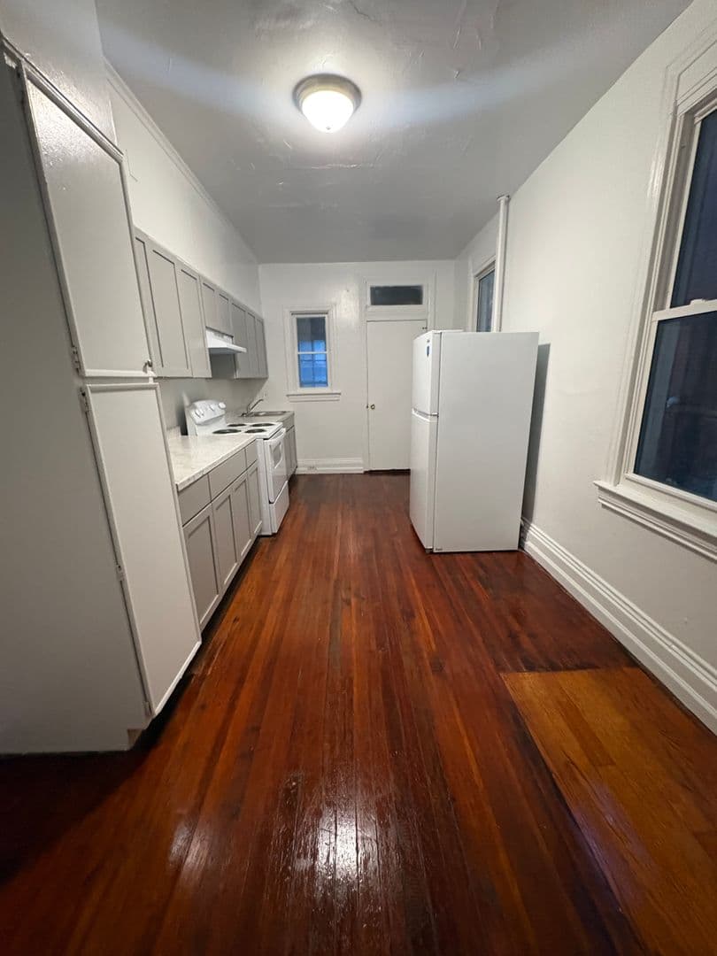 York House: 618 W Princess St,