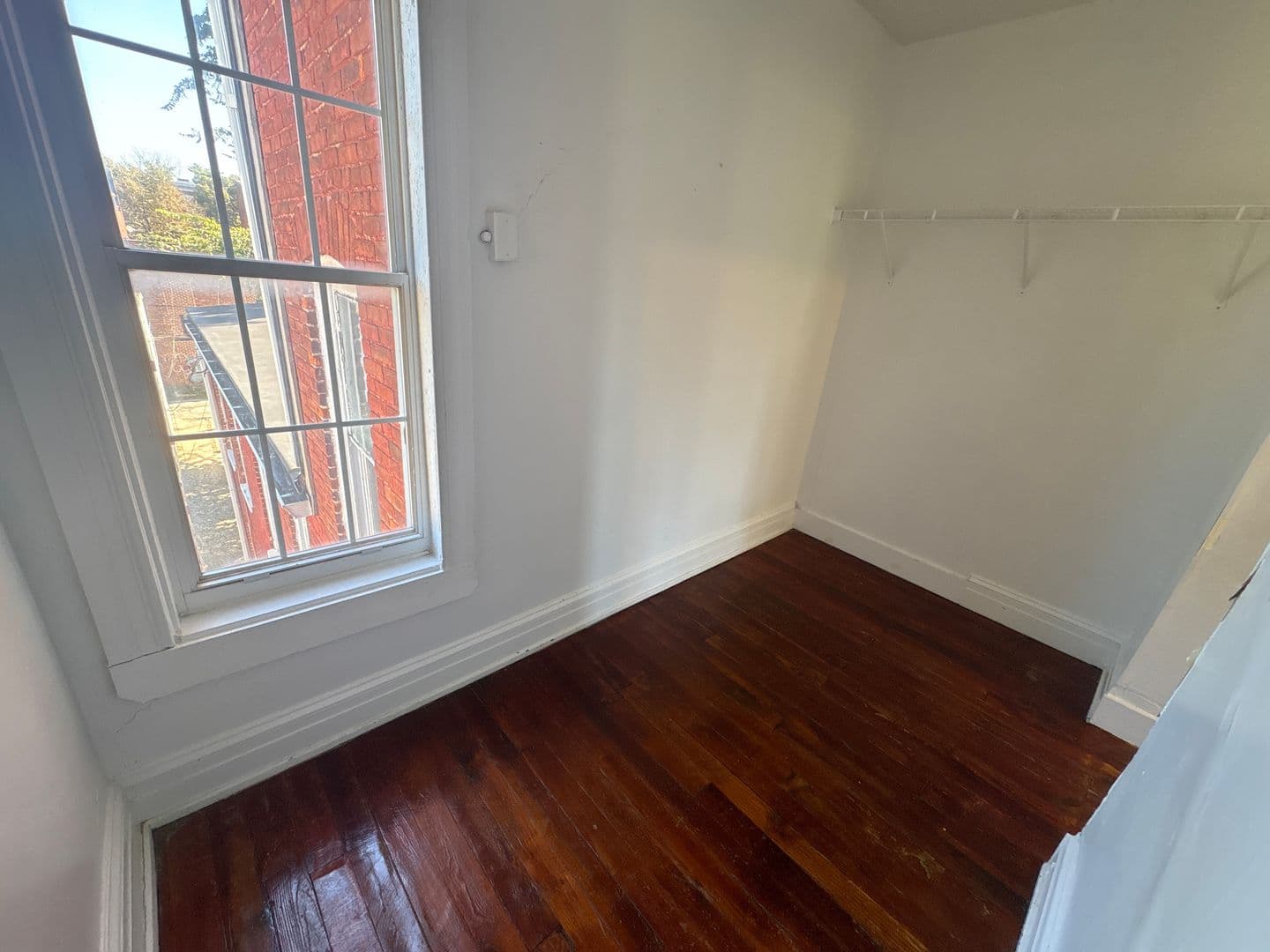 York House: 419 Lindberg Ave