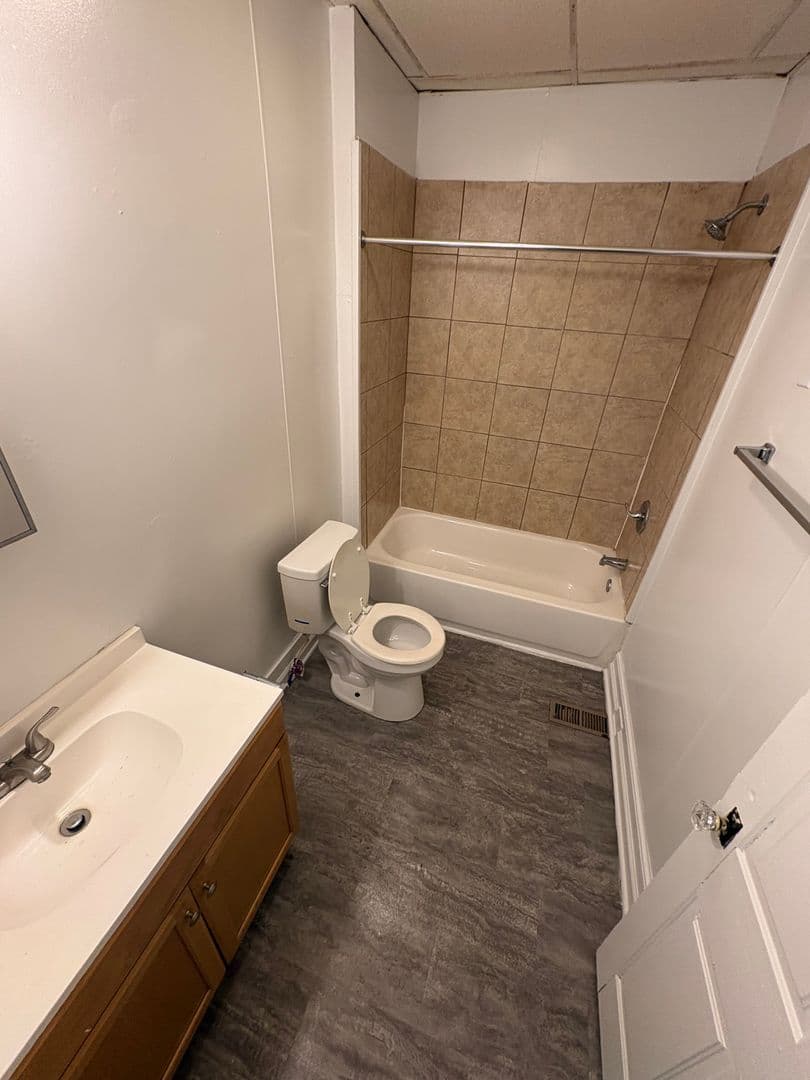 York House: 260 E King St Apt 2,