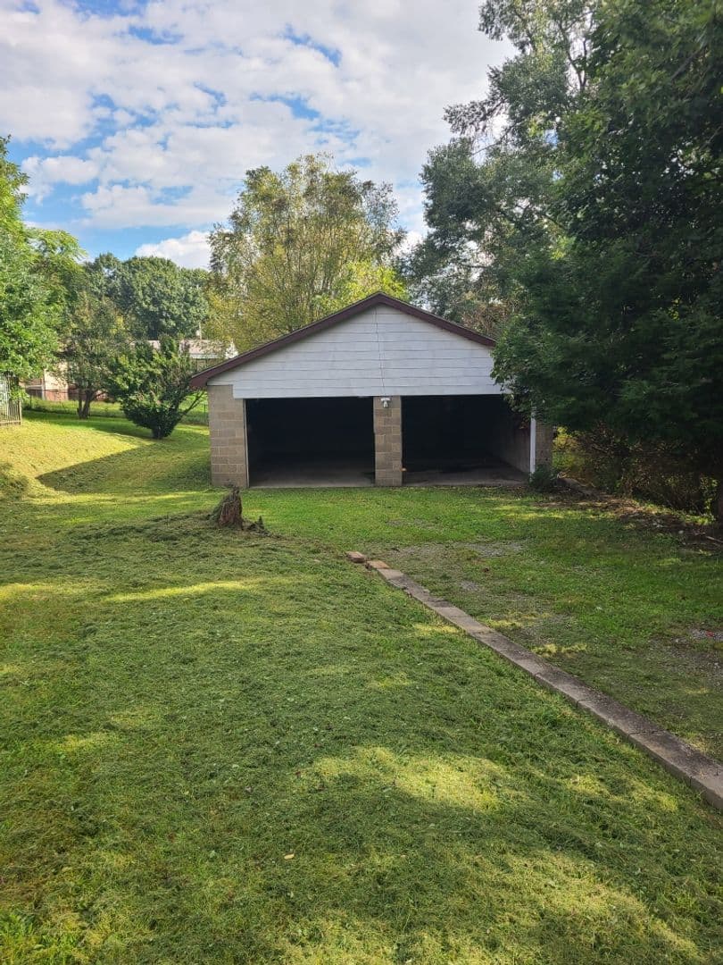 Clairton House: 1304 Decker St