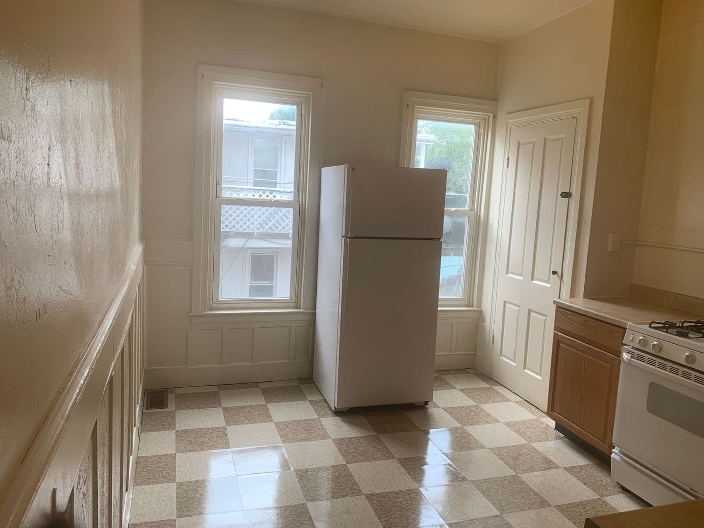 York House: 124 N West St Unit #2